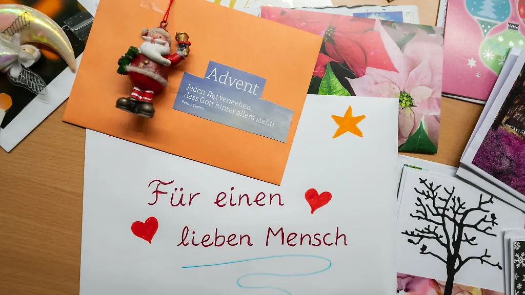 Liebevolle-Post-gegen-die-Einsamkeit-handgeschriebene-Briefe-und-Karten-sollen-in-der-Weihnachtszeit-alten-und-kranken-Menschen-eine-Freude-machen