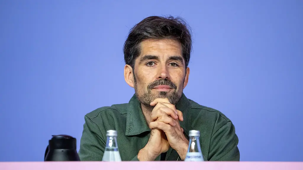 Seit-dem-russischen-Ueberfall-auf-die-Ukraine-sind-laut-Bildungsminister-Teuber-10-500-ukrainische-Kinder-und-Jugendliche-in-den-Schulen-in-Rheinland-Pfalz-angekommen