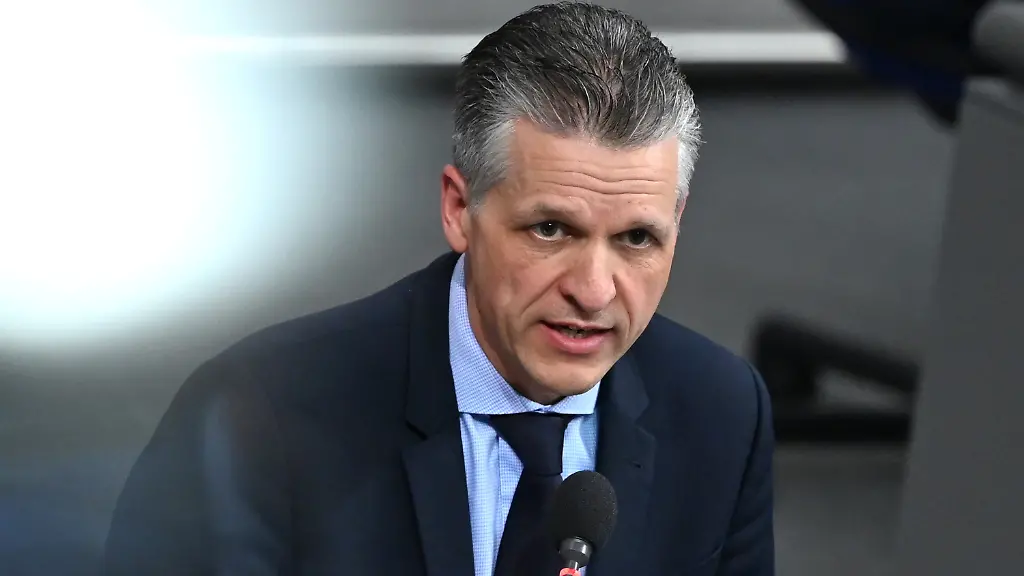 ARCHIV-03-12-2025-Berlin-Thorsten-Frei-CDU-Chef-des-Bundeskanzleramts-und-Bundesminister-fuer-besondere-Aufgaben-spricht-in-der-46-Plenarsitzung-der-21-Legislaturperiode-im-Deutschen-Bundestag