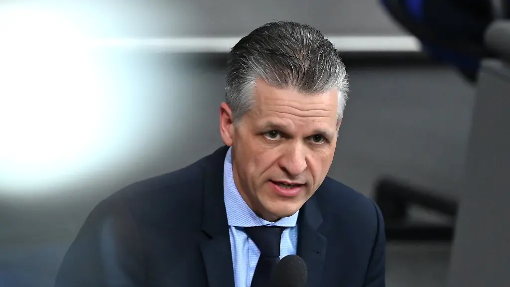 ARCHIV-03-12-2025-Berlin-Thorsten-Frei-CDU-Chef-des-Bundeskanzleramts-und-Bundesminister-fuer-besondere-Aufgaben-spricht-in-der-46-Plenarsitzung-der-21-Legislaturperiode-im-Deutschen-Bundestag