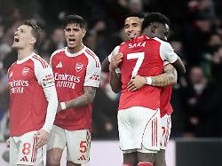 "Gott sei Dank!": Arsenal zittert sich kurios zu dramatischem Pflichtsieg