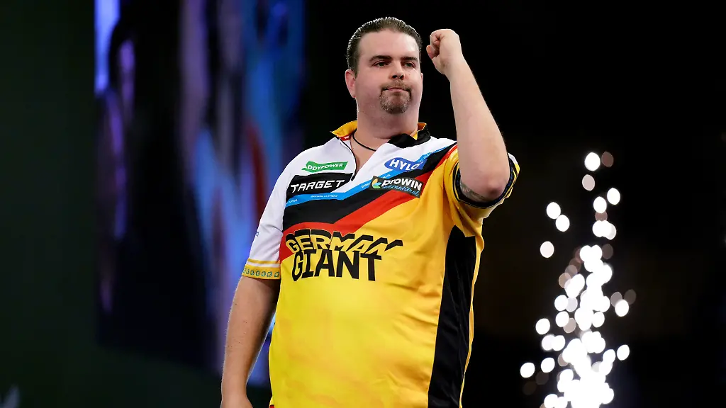 Darts-WM-1-Runde-Clemens-Deutschland-Spellman-USA-Gabriel-Clemens-feiert-seinen-Sieg