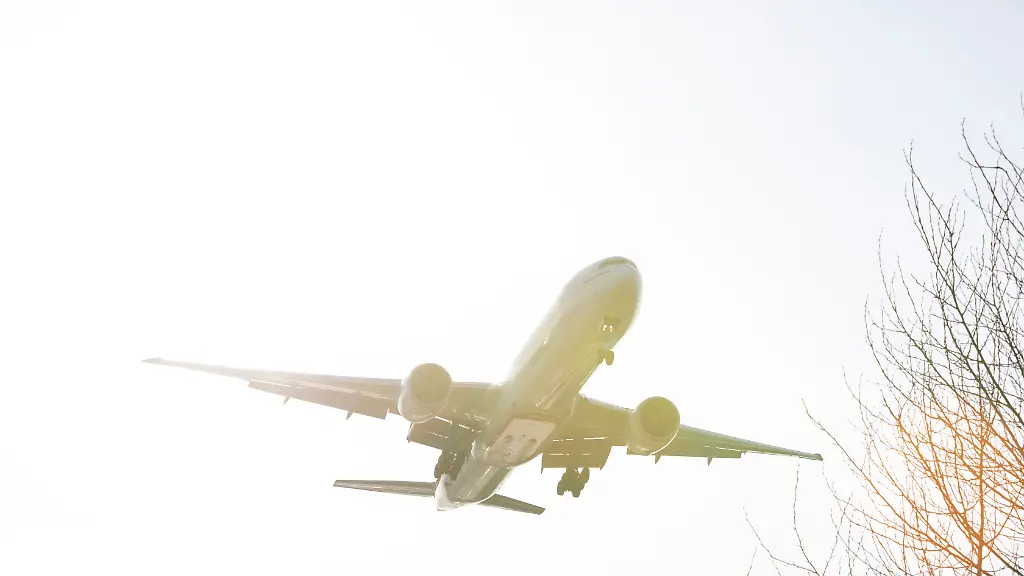 January-10-2023-SeaTac-Washington-U-S-An-Emirates-777-300ER-comes-in-for-a-landing-at-Seattle-Tacoma-International-Airport-in-SeaTac-Washington-on-Tuesday-January-10-2023