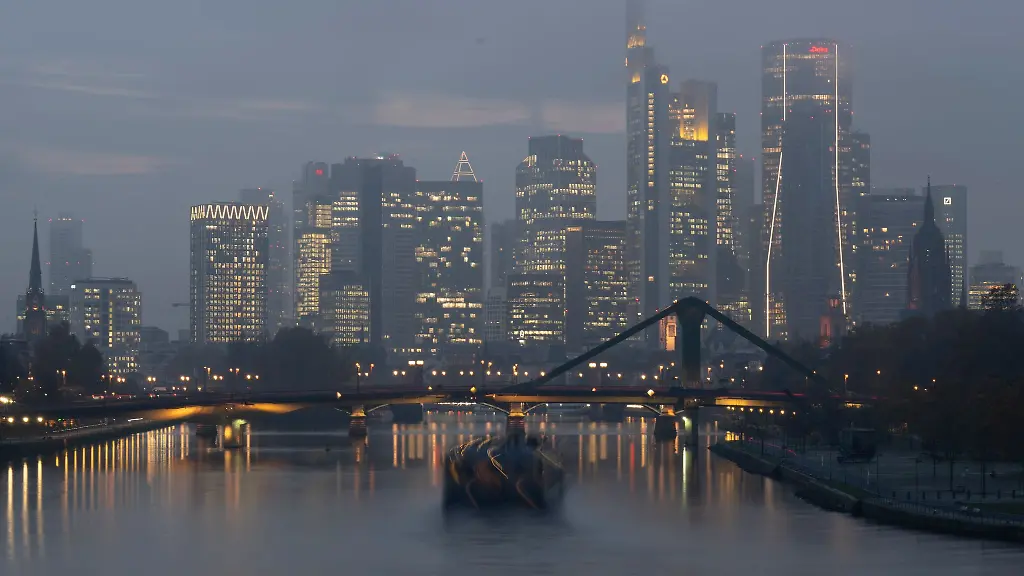 Es-herrscht-Nebel-am-Sonntag-in-Hessen-so-auch-in-Frankfurt