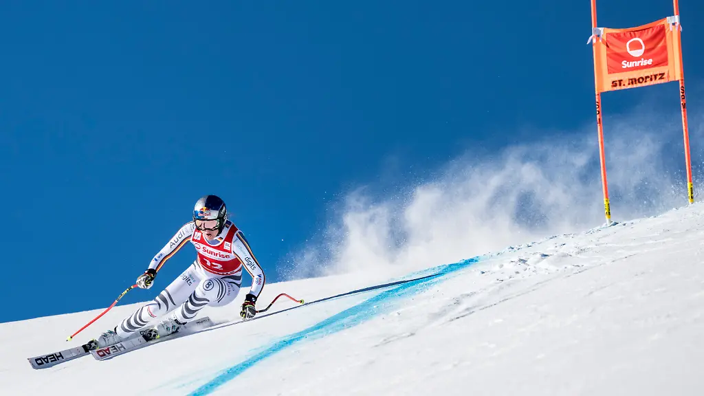 Emma-Aicher-of-Germany-in-action-during-the-women-s-Downhill-race-at-the-Alpine-Skiing-FIS-Ski-World-Cup-in-St-Moritz-Switzerland-Saturday-December-13-2025
