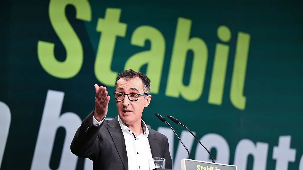 Cem-Oezdemir-und-seine-Gruenen-setzen-im-Wahlprogramm-stark-auf-Wirtschaft