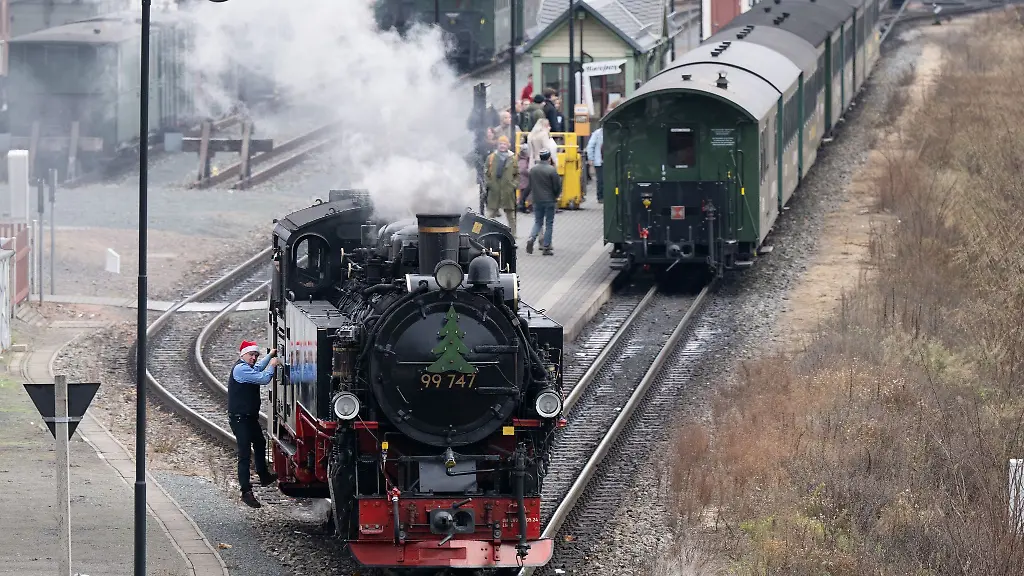 Die-Loessnitzgrundbahn-und-die-Weisseritztalbahn-starten-mit-neuem-Fahrplan