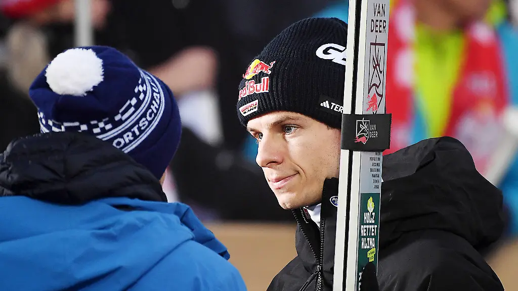 Skispringen-Weltcup-Klingenthal-Einzel-Springen-13-12-2025-Ski-jumping-Skispringen-Ski-nordisch-World-Cup-2025-2026-Andreas-Wellinger-Deutschland-re-enttaeuscht-beim-Weltcup-der-Skispringer-in-Klingenthal-13-12