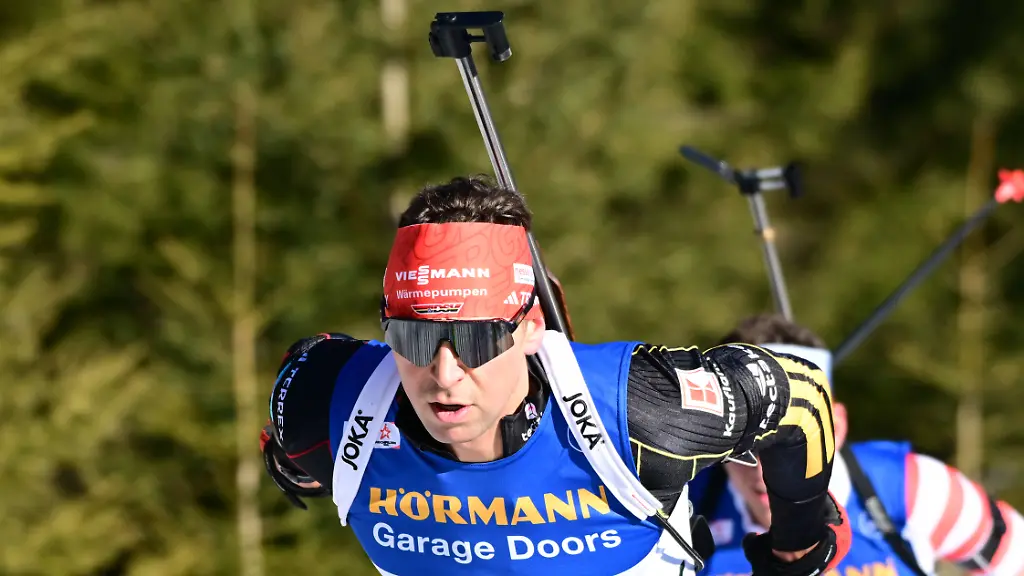BIATHLON-NAWRATH-Philipp-GER-bei-der-4x7-5-km-Staffel-der-Herren-waehrend-des-BMW-IBU-World-Cup-Biathlon-Hochfilzen-am-14-12-2025-Oesterreich-Tirol-Hochfilzen-Biathlon-Stadion-Tirol-Oesterreich-BIATHLON-NAWRATH-Philipp-GER-in-the-mens-4x7