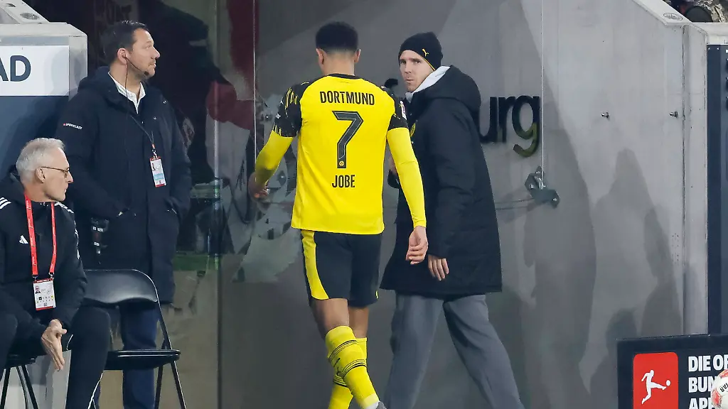 Jobe-Bellingham-BVB-Dortmund-07-geht-vom-Platz-nach-der-rote-Karte-von-Schiedsrichter-Felix-Zwayer-Deutschland-Fussball-1-Bundesliga-14-Spieltag-2025-2026-SC-Freiburg-vs-Borussia-Dortmund-14-12