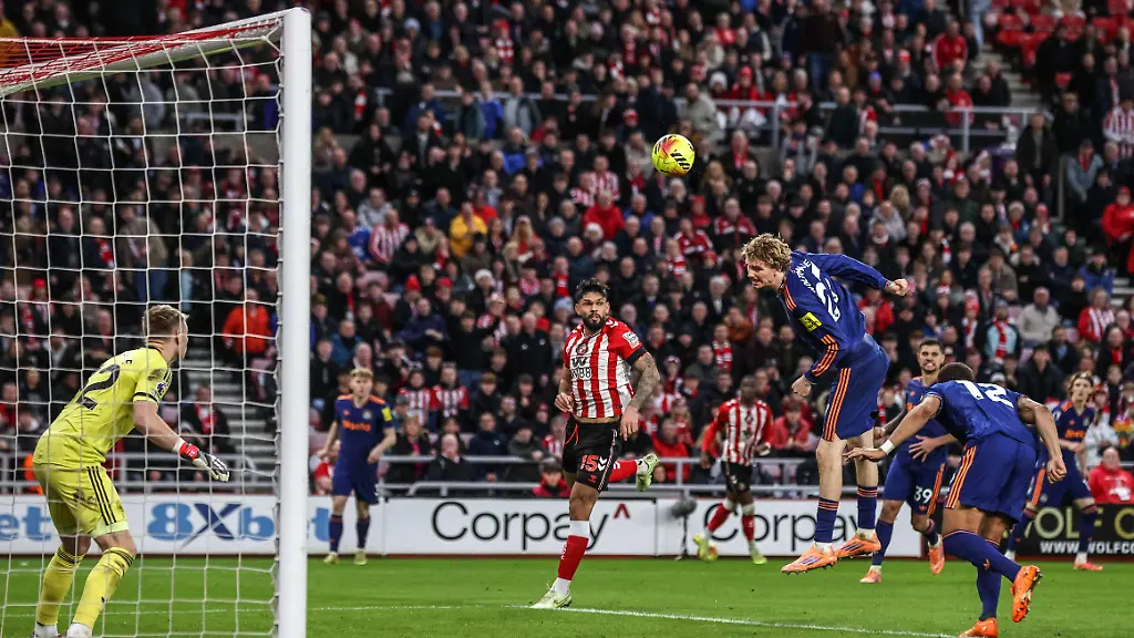 Premier-League-Sunderland-v-Newcastle-United-Sunderland-take-the-lead-by-an-own-goal-from-Nick-Woltemade-of-Newcastle-United-making-it-1-0-during-the-Premier-League-match-Sunderland-vs-Newcastle-United-at-Stadium-Of-Light-Sunderland-United-Kingdom-14th-December-2025-Photo-by-Alfie-Cosgrove-News-Images-Sunderland-Stadium-Of-Light-Tyne-and-Wear-United-Kingdom-Copyright-xAlfiexCosgrove-NewsxImagesx