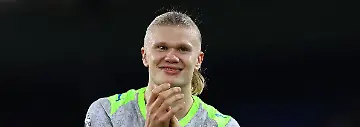 Erling-Haaland-of-Manchester-City-applauds-the-fans-Crystal-Palace-v-Manchester-City-Premier-League-Football-Selhurst-Park-London-UK-14-Dec-2025London-Selhurst-Park-United-Kingdom-EDITORIAL-USE-ONLY-No-use-with-unauthorised-audio-video-data-fixture-lists-club-league-logos-or-live-services-Online-in-match-use-limited-to-120-images-no-video-emulation-No-use-in-betting-games-or-single-club-league-player-publications