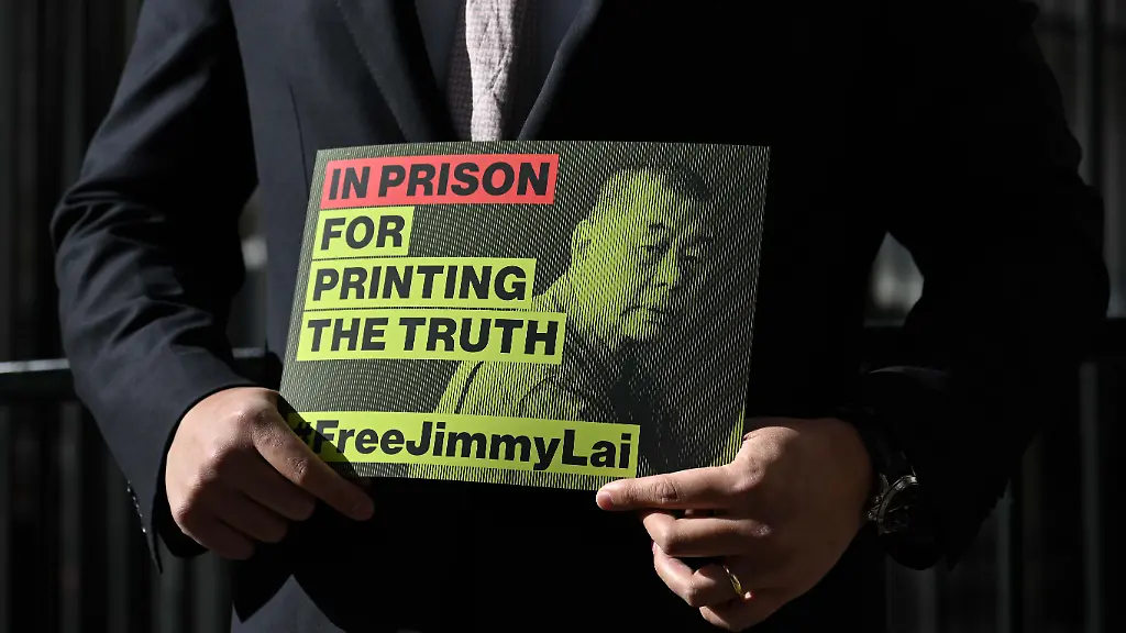 LONDON-UNITED-KINGDOM-SEPTEMBER-15-Sebastien-Lai-son-of-Jimmy-Lai-founder-of-the-now-closed-Apple-Daily-newspaper-in-Hong-Kong-Special-Administrative-Region-and-opposition-media-mogul-makes-a-press-statement-in-front-of-the-Prime-Minister-s-residence-at-Downing-Street-in-London-United-Kingdom-on-September-15-2025