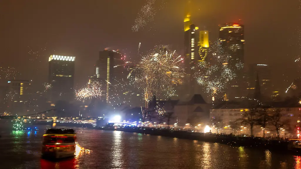 In-Frankfurt-wird-an-Silvester-gerne-am-Main-gefeiert