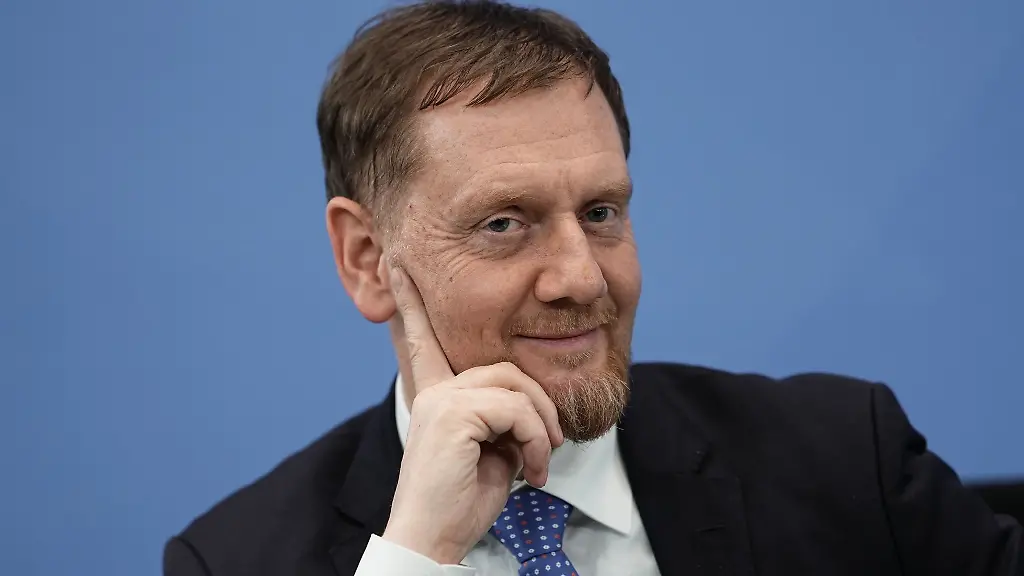 Sachsens-Ministerpraesident-Michael-Kretschmer-haelt-seine-Minderheitsregierung-mit-der-SPD-fuer-stabil