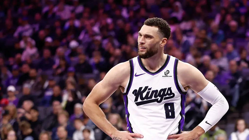 Nov-30-2025-Sacramento-California-USA-Sacramento-Kings-guard-Zach-LaVine-8-reacts-after-a-play-against-the-Memphis-Grizzlies-during-the-second-quarter-at-Golden-1-Center
