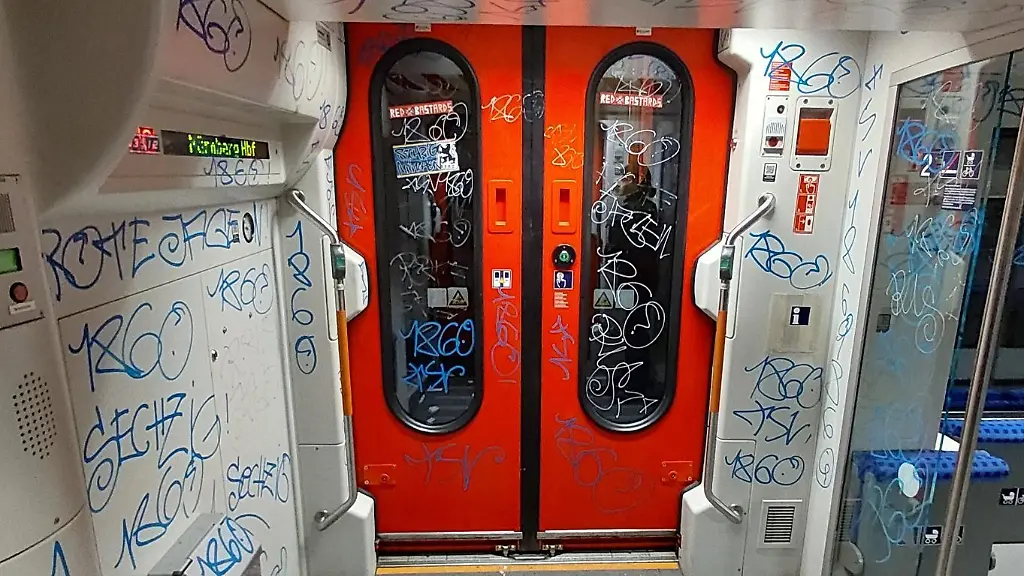 Sachbeschaedigungen-in-der-Regionalbahn-von-Ingolstadt-nach-Muenchen