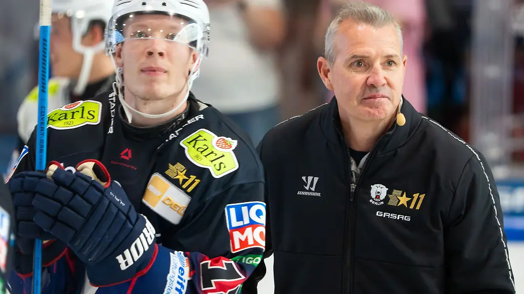 Eisbaeren-Coach-Serge-Aubin-r-freute-sich-ueber-das-gelungene-Comeback-von-Jean-Sebastien-Dea-gegen-Schwenningen