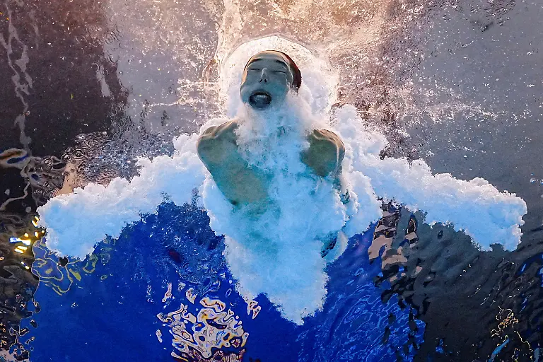 Diving-World-Aquatics-Championships-Mixed-3m-Synchronised-Finals-OCBC-Aquatic-Centre-Singapore-July-30-2025-A-diver-during-the-warm-up-before-the-finals-REUTERS-Marko-Djurica-TPX-IMAGES-OF-THE-DAY-SEARCH-REUTERS-BEST-SPORTS-2025-FOR-THIS-STORY-SEARCH-REUTERS-YEAR-END-FOR-ALL-2025-YEAR-END-GALLERIES