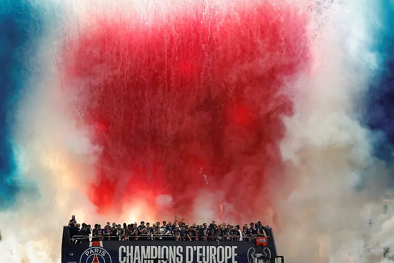 Soccer-Football-Champions-League-Paris-St-Germain-Victory-Parade-Paris-France-June-1-2025-General-view-of-smoke-rising-as-the-Paris-St-Germain-players-celebrate-after-winning-the-Champions-League-on-the-bus-during-the-victory-parade-REUTERS-Abdul-Saboor-TPX-IMAGES-OF-THE-DAY-SEARCH-REUTERS-BEST-SPORTS-2025-FOR-THIS-STORY-SEARCH-REUTERS-YEAR-END-FOR-ALL-2025-YEAR-END-GALLERIES