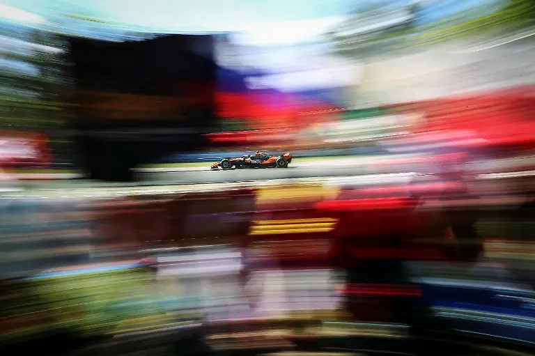 Formula-One-F1-Emilia-Romagna-Grand-Prix-Autodromo-Enzo-e-Dino-Ferrari-Imola-Italy-May-18-2025-McLaren-s-Lando-Norris-in-action-during-the-race-REUTERS-Jakub-Porzycki-TPX-IMAGES-OF-THE-DAY-SEARCH-REUTERS-BEST-SPORTS-2025-FOR-THIS-STORY-SEARCH-REUTERS-YEAR-END-FOR-ALL-2025-YEAR-END-GALLERIES