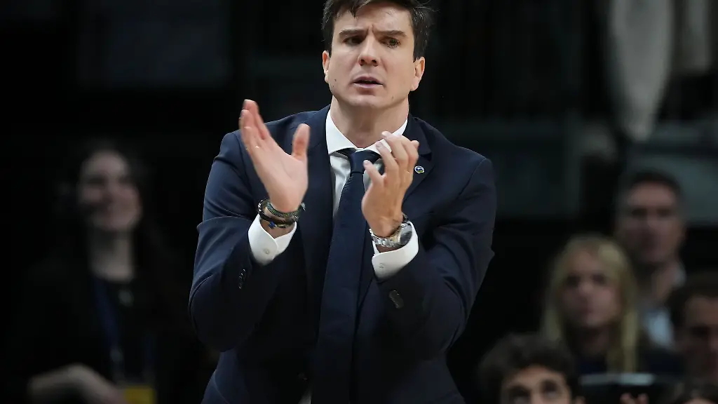 Alba-Trainer-Pedro-Calles-hofft-in-der-Champions-League-auf-ein-direktes-Weiterkommen