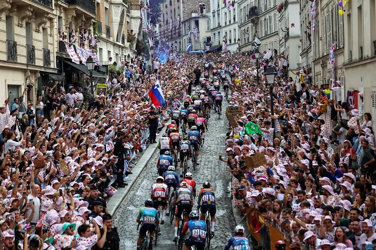 Cycling-Tour-de-France-Stage-21-Mantes-la-Ville-to-Paris-Paris-France-July-27-2025-General-view-as-spectators-react-as-they-watch-riders-in-action-during-Stage-21-REUTERS-Abdul-Saboor-TPX-IMAGES-OF-THE-DAY-SEARCH-REUTERS-BEST-SPORTS-2025-FOR-THIS-STORY-SEARCH-REUTERS-YEAR-END-FOR-ALL-2025-YEAR-END-GALLERIES