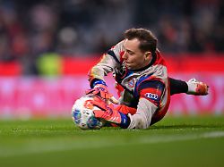 "Unfassbares Alter": FC Bayern hält Neuer Tür weit offen - aber wird Fragen stellen