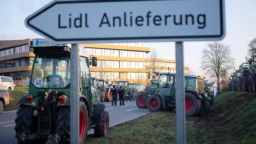 Die-Bauern-protestierten-gegen-die-Preispolitik-von-Lidl