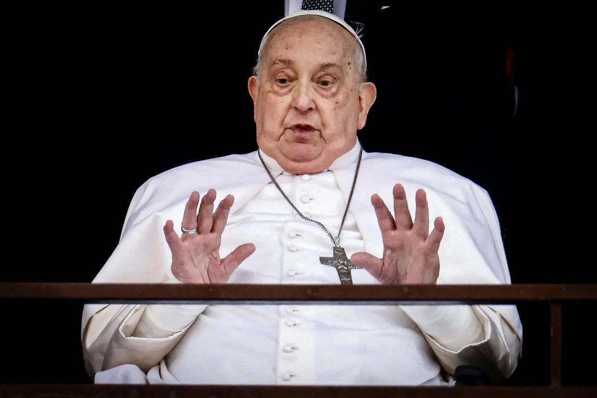 Pope-Francis-gestures-during-his-first-public-appearance-in-five-weeks-on-the-day-he-is-set-to-be-discharged-from-Gemelli-Hospital-in-Rome-Italy-March-23-2025-REUTERS-Yara-Nardi-TPX-IMAGES-OF-THE-DAY-SEARCH-REUTERS-BEST-2025-FOR-THIS-STORY-SEARCH-REUTERS-2025-YEAR-END-FOR-ALL-2025-YEAR-END-GALLERIES