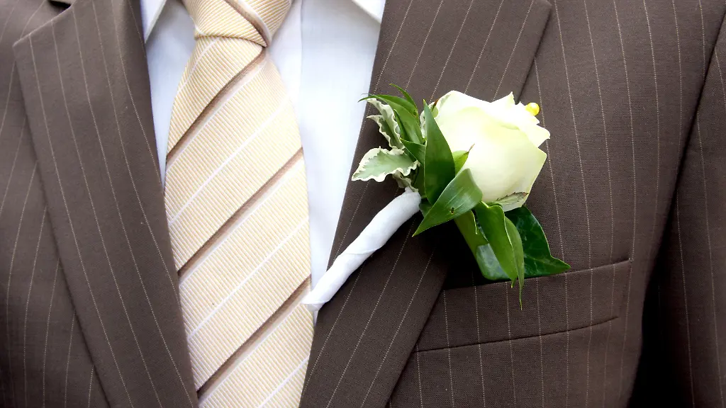 krawatte-braeutigam-revers-hochzeitsanzug-Bildverwendung-nur-mit-Urhebervermerk-mr-nico-Shotshop-picture-alliance-Keine-Exlusivverkaeufe-moeglich