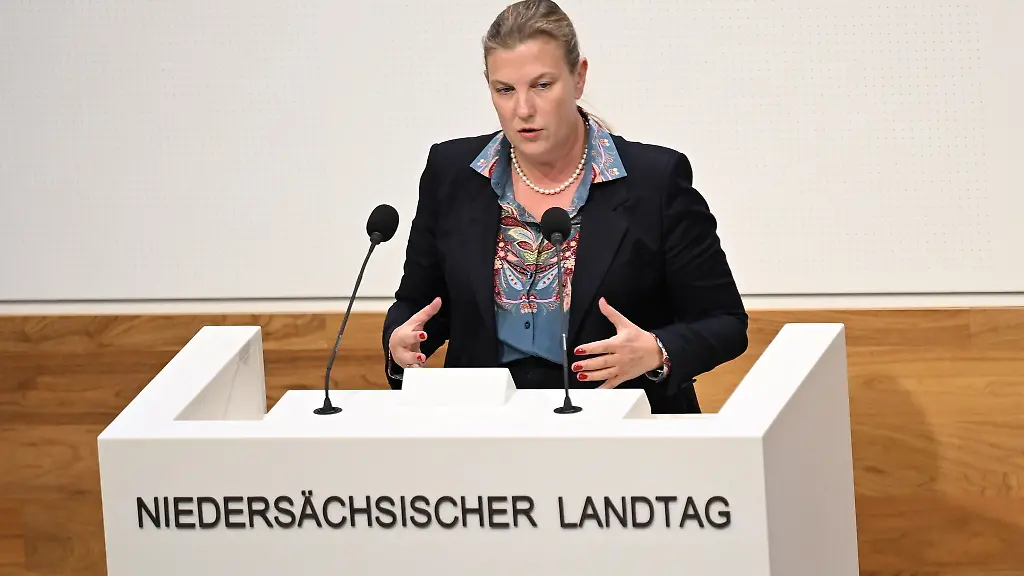 Mit-dem-neuen-Gremium-soll-die-demokratische-Kontrolle-des-Verfassungsschutzes-gestaerkt-werden-sagt-CDU-Fraktionsmanagerin-Hermann