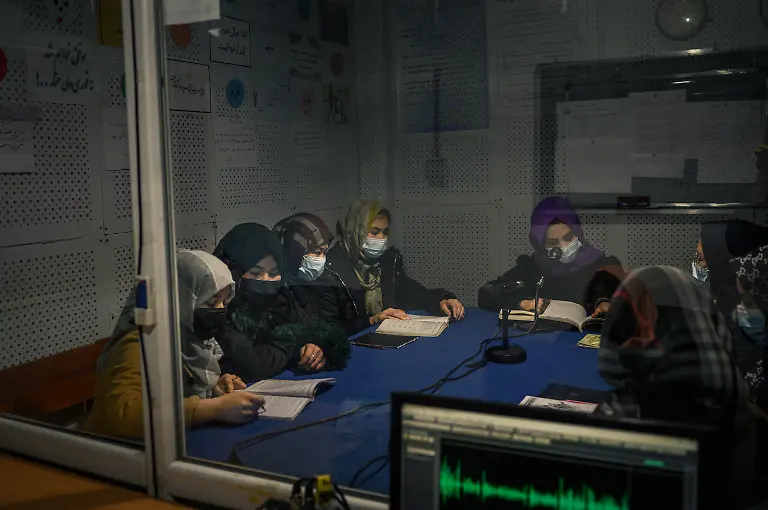 14 - Radio Begum