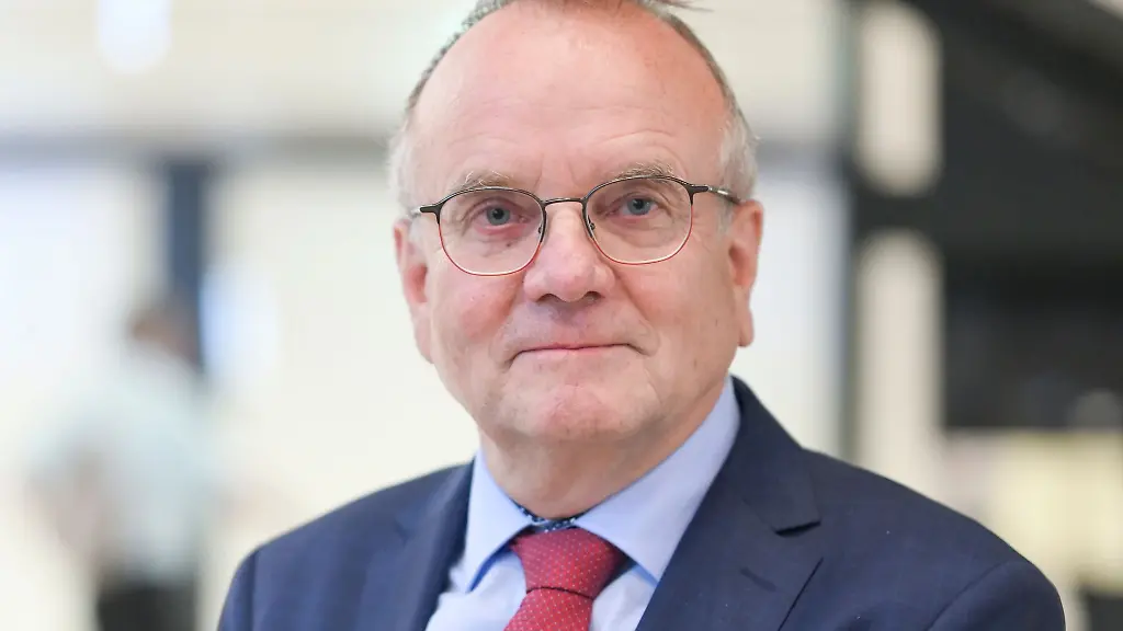 Verkehrsminister-Detlef-Tabbert-BSW-setzt-auf-den-Dialog-und-hofft-auf-ein-Ende-des-Zoffs-innerhalb-der-BSW-Landtagsfraktion