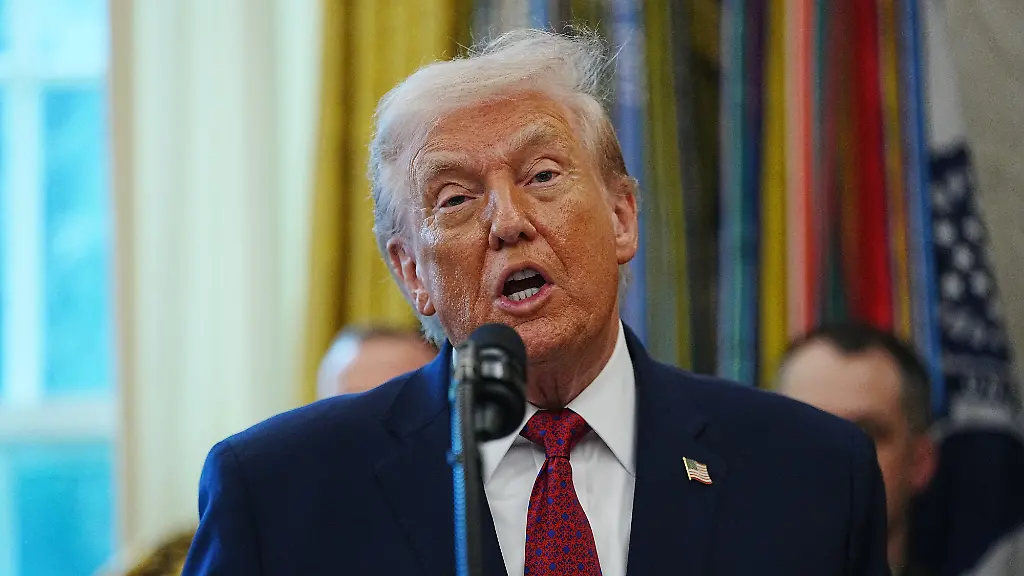 President-Donald-Trump-announces-the-success-of-his-border-policies-as-he-makes-a-statement-before-a-Mexican-Border-Defense-Medal-Presentation-in-the-Oval-office-of-the-White-House-on-Monday-December-15-2025