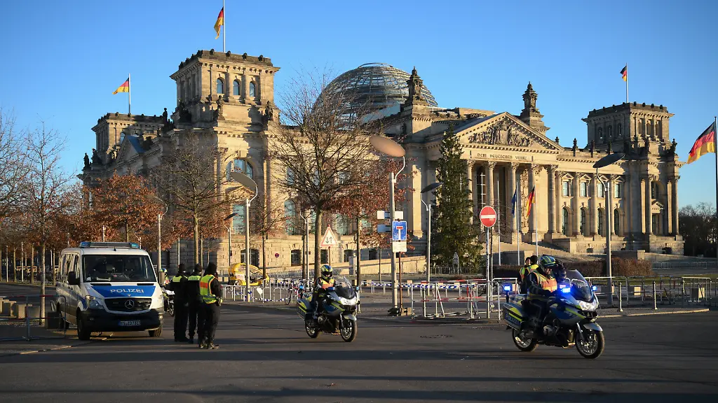 Police-are-seen-in-front-of-the-Reichstag-building-seat-of-the-German-lower-house-of-parliament-Bundestag-in-the-governmental-district-near-the-Chancellery-in-Berlin-Germany-on-December-15-2025-during-a-visit-of-the-Ukrainian-President