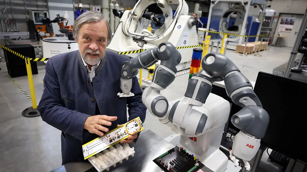 Schon-vor-20-Jahren-schickte-Klaus-Schilling-kleine-Satelliten-ins-All