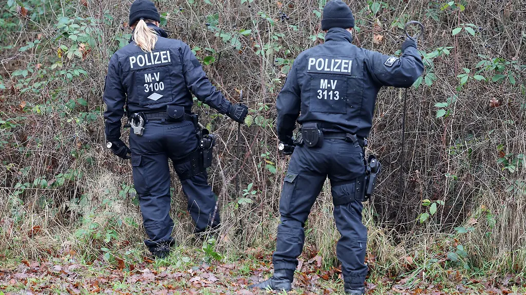Erst-Anfang-Dezember-wurde-im-Zuege-der-Ermittlungen-ein-Gelaende-in-der-Naehe-des-Fundortes-des-getoeteten-Fabian-durchsucht