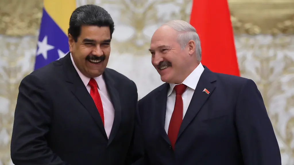 Der-weissrussische-Praesident-Alexander-Lukaschenko-r-begruesst-am-05-10-2017-in-Minsk-Weissrussland-den-Praesidenten-von-Venezuela-Nicolas-Maduro