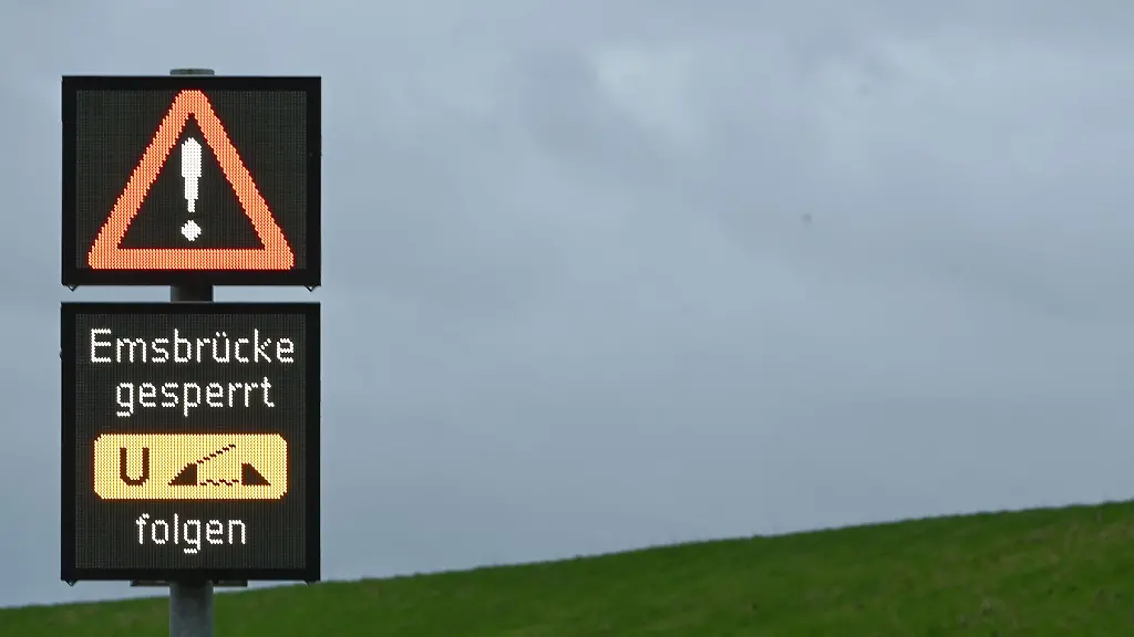 Die-Jann-Berghaus-Bruecke-in-Leer-soll-wegen-des-Warnstreiks-fast-den-ganzen-Dienstag-fuer-den-Autoverkehr-gesperrt-werden