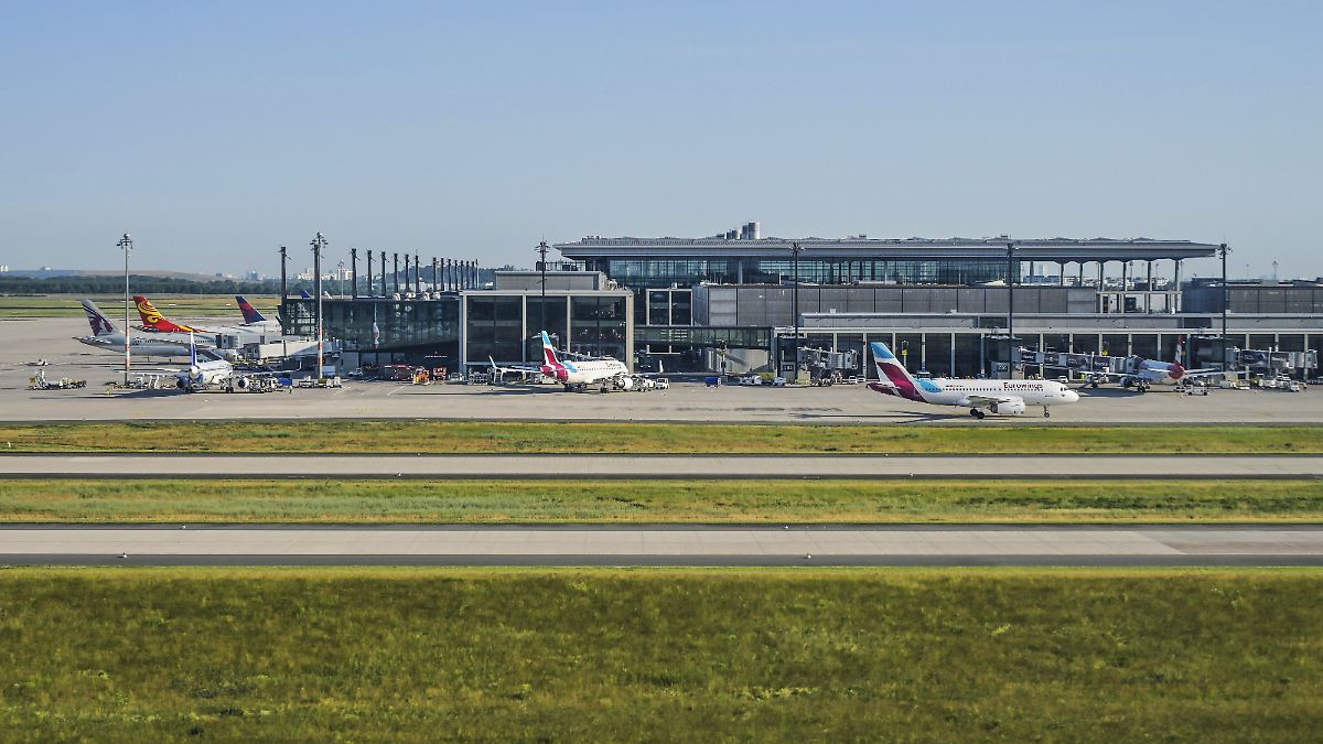 Dritte-Start-und-Landebahn-Berliner-Verkehrssenatorin-will-Flughafen-BER-vergr-ern