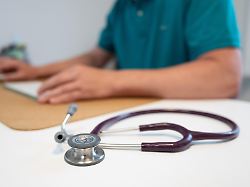 Krankenkassen für Terminportal: Jeder vierte Kassenpatient wartet über einen Monat auf Facharzttermin