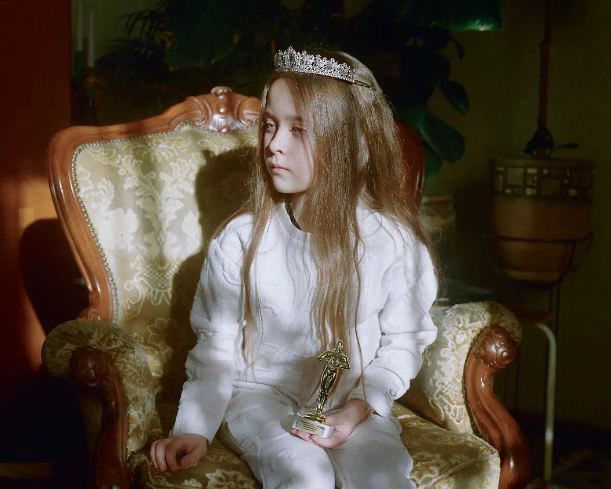 Kamila-with-the-Best-Actress-award-for-her-part-in-The-Snow-Queen-play