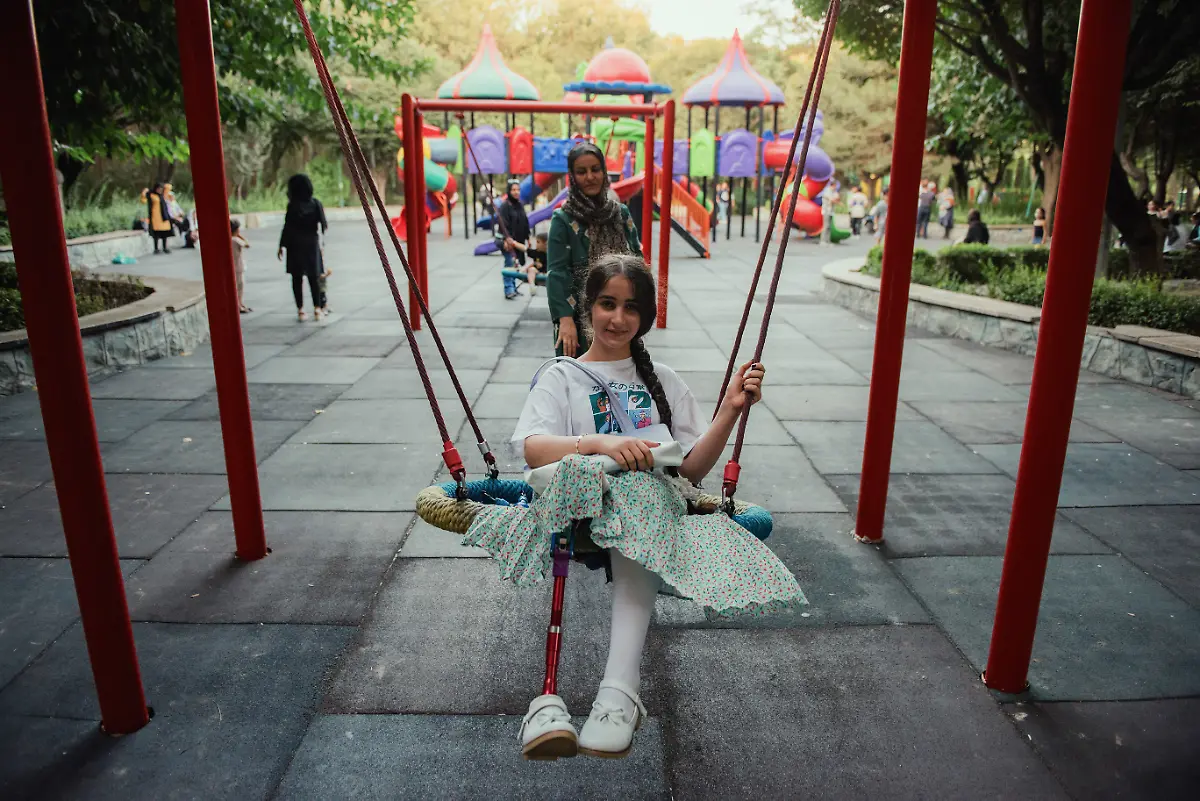 Yeganeh-Farjam-12-plays-on-a-swing-at-Laleh-Park-in-Tehran-Iran-on-September-13-2025-Yeganeh-walks-with-the-help-of-a-prosthetic-limb-She-continues-to-pursue-an-active-and-creative-life