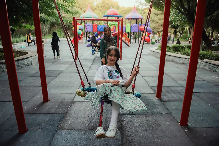 Yeganeh-Farjam-12-plays-on-a-swing-at-Laleh-Park-in-Tehran-Iran-on-September-13-2025-Yeganeh-walks-with-the-help-of-a-prosthetic-limb-She-continues-to-pursue-an-active-and-creative-life