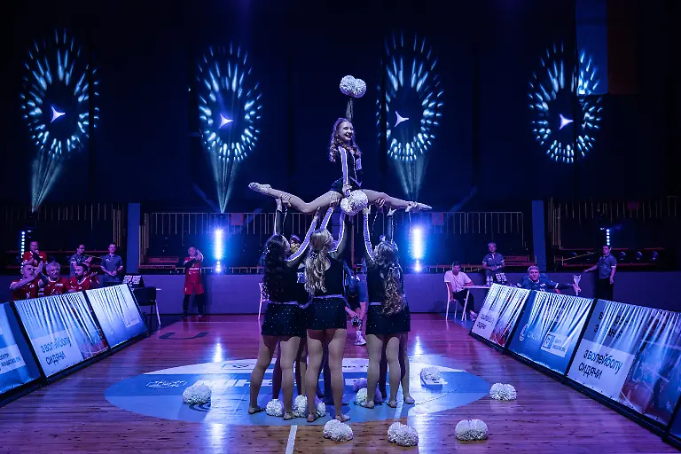 Kyiv-2025-A-group-of-teenage-cheerleaders-performs-during-a-sporting-event-for-disabled-veterans