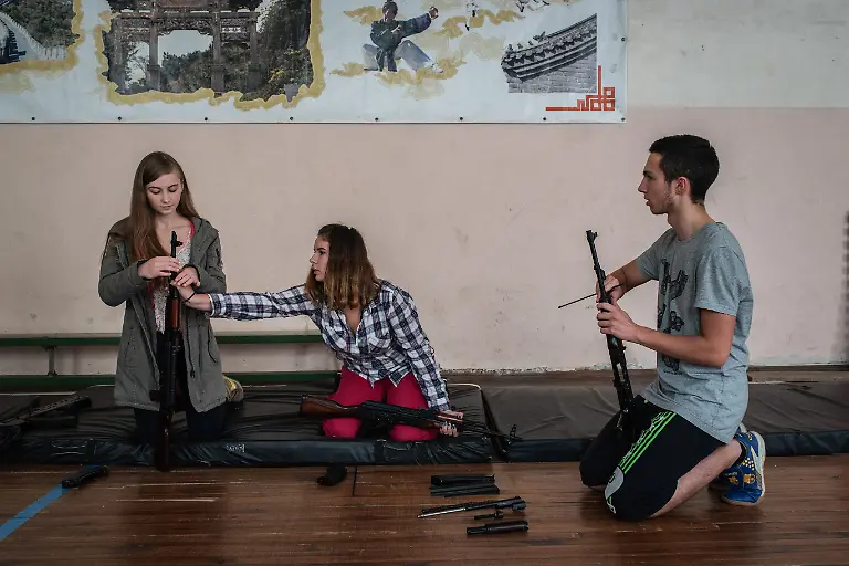 Lviv-2017-Defense-of-the-Fatherland-class-at-a-high-school