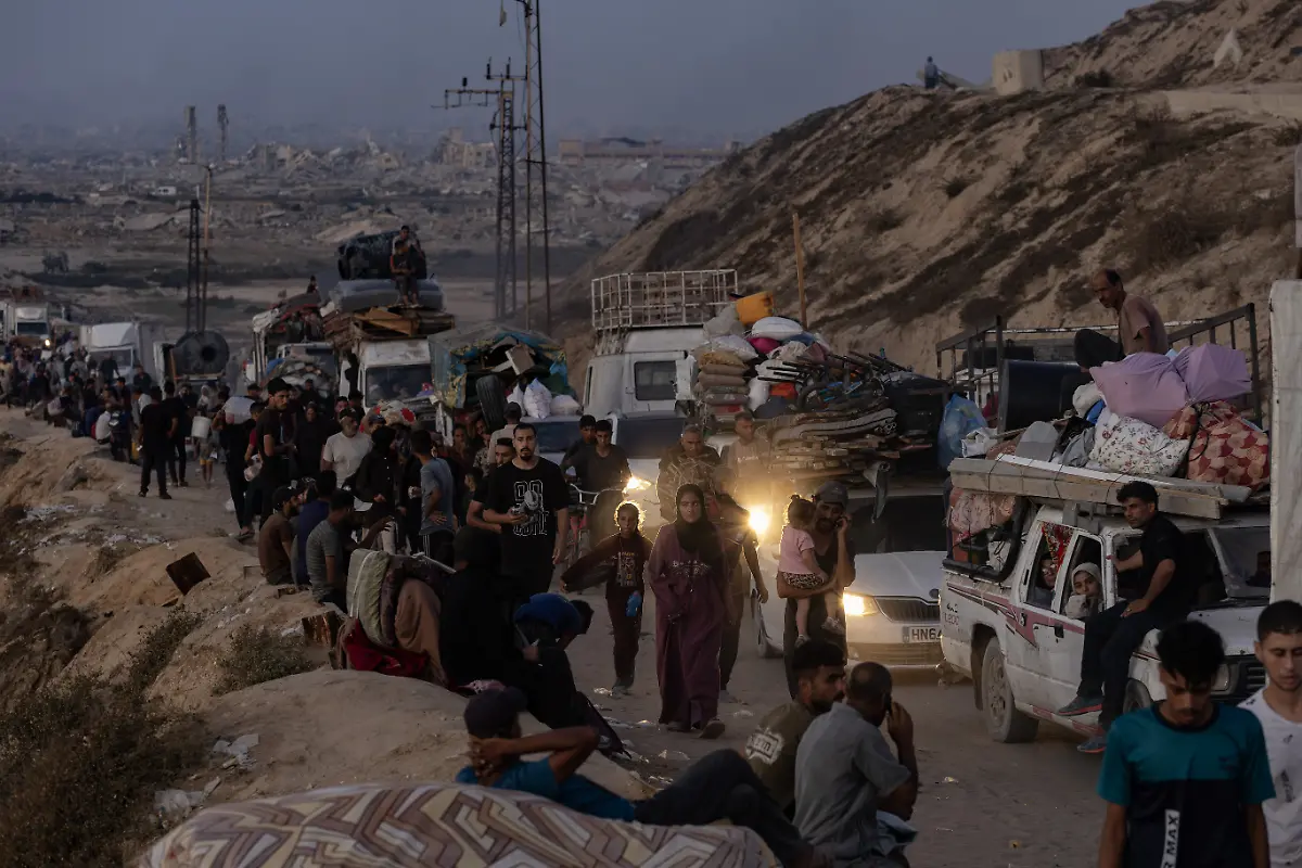 NYTCEASEFIRE-September-14-2025-Wadi-Gaza-Bridge-Thousands-of-Palestinians-are-leaving-their-homes-in-Gaza-City-and-fleeing-south-a-large-proportion-of-them-on-foot-due-to-the-lack-of-transportation