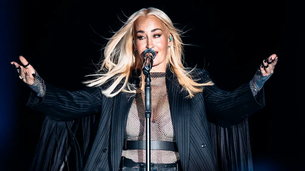 Sarah-Connor-live-bei-Antenne-Thueringen-Das-Konzert-2025-in-der-Messehalle-Erfurt-22-11-2025-Sarah-Connor-live-on-Antenne-Thueringen-The-2025-concert-at-the-Messehalle-Erfurt-22-11-2025-Foto-xM