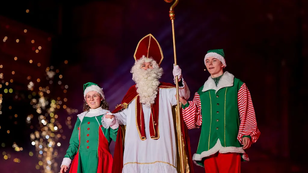 Die-Landesdirektion-in-Sachsen-erteilt-Weihnachtswichteln-die-Arbeitserlaubnis